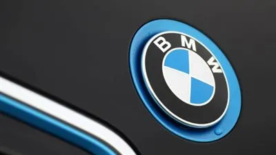 شاهد.. بي ام دبليو تستعرض مهارات 