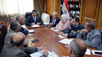 محافظ القليوبية: توصيل الإنترنت فائق السرعة.. وتوزيع التابلت على 131 مدرسة (صور)