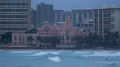 هاواى تتأهب لعاصفة غير مسبوقة.. وموجات تصل إلى 60 قدما