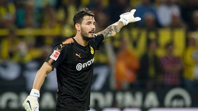 حارس دورتموند: تير شتيجن الأفضل.. وأتابع برشلونة لأجله