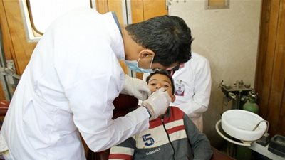 قافلة طبية أمريكية لعلاج أمراض الأطفال بمطرانية البلينا