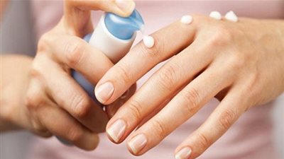 تعرفي على أفضل طرق العناية بجمال اليدين (فيديو)