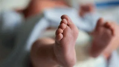 أم ترمي جثة رضيعها بالمقابر: 