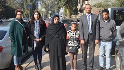 عقب استقبال وزيرة الهجرة لهم.. ابنة ووالدة 