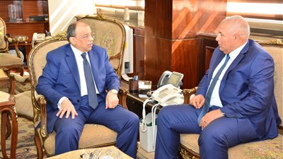 وزير التنمية المحلية يبحث آخر مستجدات 