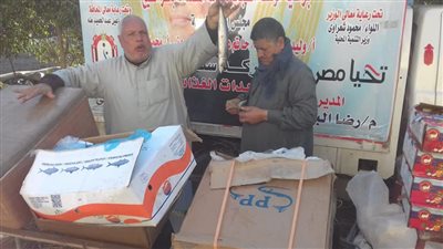 قافلة غذائية لإحدى قرى الرياض في كفرالشيخ بأسعار مخفضة (صور)