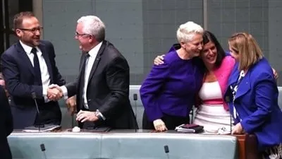 برلمان أستراليا يقر مشروع قانون للهجرة ضد رغبة الحكومة