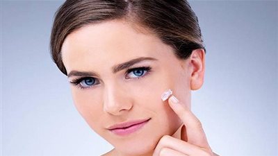 مقشر طبيعي في منزلك سيجعل بشرتك لامعة كالزجاج (فيديو)