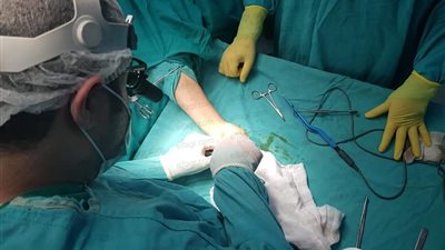 فريق طبي ينجح في استئصال ورم سرطاني بثدى رجل وآخر بغدة درقية بمستشفى الغردقة 