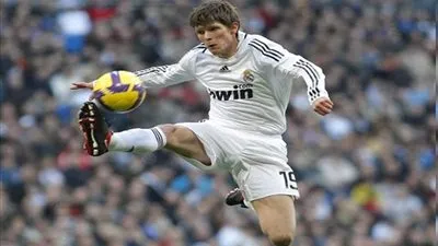 هداف أياكس يهاجم ريال مدريد: ليس فريقا ملكيا