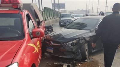 تصادم 4 سيارات يسبب شللا مروريا أعلى كوبري أكتوبر اتجاه وسط البلد