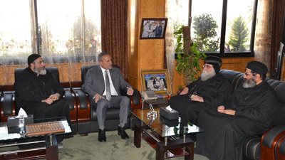 محافظ الإسماعيلية يستقبل الأنبا سارافييم مطران الأقباط الأرثوذكس 