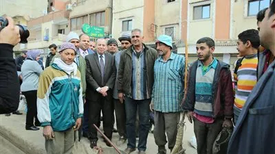 محافظ كفرالشيخ يتفقد الخدمات بالشوارع ومكتبة مدرسة شهيد السلام بالعاصمة