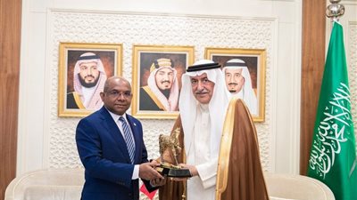 وزير الخارجية يستعرض مع نظيره بالمالديف العلاقات الثنائية