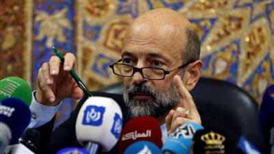 الرزاز يقلّص موكبه إلى سيارتين فقط