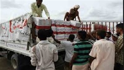 الهلال الأحمر الإماراتي تبدأ توزيع 4 آلاف سلة غذائية بقرى ومناطق الساحل الغربي