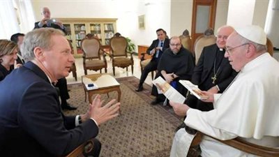 البابا فرنسيس ومايكروسوفت يبحثان أخلاقيات الذكاء الاصطناعي