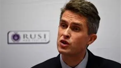 الصين تلغى محادثات تجارية مع بريطانيا بسبب نشر سفينة حربية بالهادى