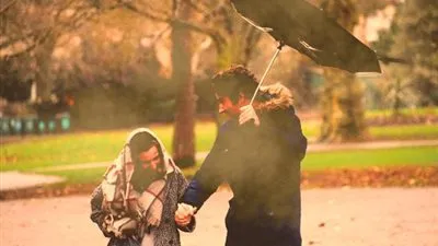 في ظل الطقس السيء.. نصائح للعشاق للاحتفال بعيد الحب