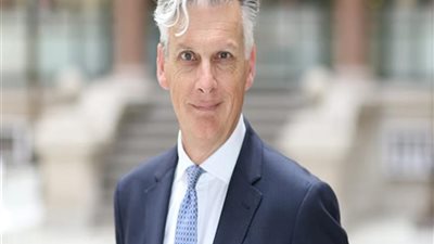 السفير البريطاني: مصر في طريقها لأن تصبح مركزًا للطاقة بالمنطقة	