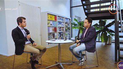 عالم مصري يشارك في ابتكار عين صناعية لفاقدي البصر ترى مثل كاميرا الهاتف