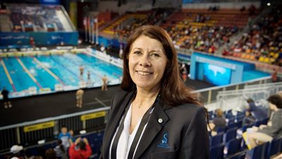 اتحاد السباحة السويدي يجبر رئيسته على الاستقالة لانتقادها الحجاب