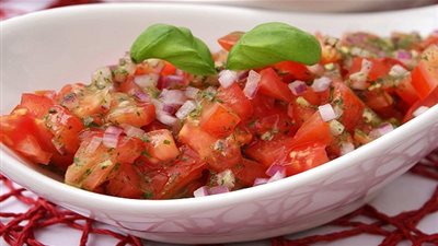 طريقة عمل سلطة الطماطم التركية بالأعشاب