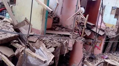 محافظ القليوبية يتابع حادث انهيار منزل بعد وفاة ربة منزل وإصابة آخرين (صور)