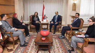 والي تستعرض مع مسؤلي صندوق النقد إنجازات 