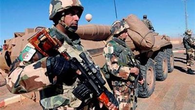 الجيش الجزائري يدمر مخبأين للذخيرة يحتويان على قنابل وقذائف صاروخية
