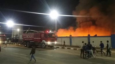 السيطرة على حريق مصنع ملابس الجاهزة بالسويس 
