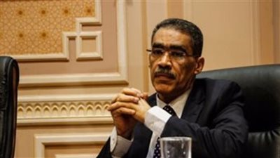 400 صحفي يطالبون 