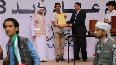 عدن .. الهلال الأحمر الإماراتي يكرم 100 شخصية في ختام 