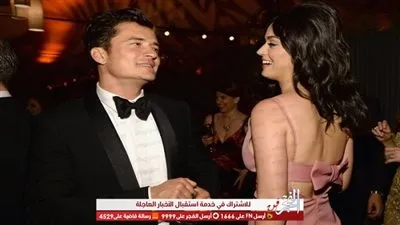 كاتي بيري وأورلاندو بلوم يلمحان لخطبتهما بنشر صورة لها ترتدي خاتما من الألماس