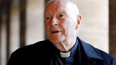 عاجل.. الفاتيكان يطرد الكاردينال الأمريكي السابق ثيودور مكاريك من الكهنوت
