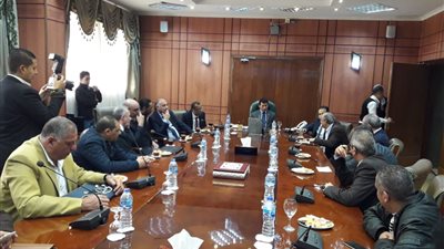 وزير الشباب والرياضة يجتمع باللجنة المنظمة لبطولة البحر المتوسط لكرة اليد 