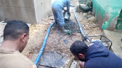 مياه القليوبية: تركب طلمبة غاطسة بمقابر منطى بشبرا الخيمة وسحب المياه من المقابر (صور)