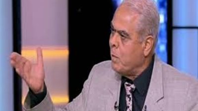 أستاذ مناهج مشيدًا بقرار الزي الموحد للمعلمين: 