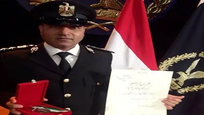 تكريم مأمور مركز فرشوط ومنحه نوط الامتياز من الدرجة الثانية