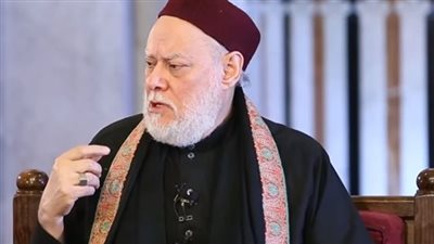 متصلة تنهار من البكاء: بنتي بتضربني وأنا مريضة.. و