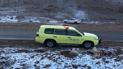 تساقط ثلوج على جبل اللوز والدفاع المدني يتابع سلامة المتنزِّهين