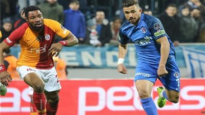 تريزيجيه يسجل هدفا في هزيمة قاسم باشا أمام جالطة سراي 