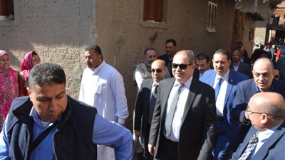 محافظ الغربية يقوم بجولة ميدانية بعدة قرى بالمحلة الكبرى (صور)