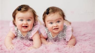 5 معتقدات خاطئة عن الحمل بتوأم.. تجنبيها 