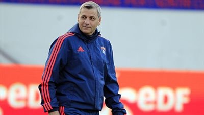 مدرب ليون عن مواجهة برشلونة: ستكون تحديًا صعبًا ولكن