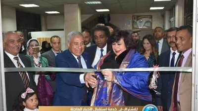 إيناس عبد الدايم ومحافظ أسوان يفتتحان معرض كتاب قصور الثقافة (صور وفيديو)