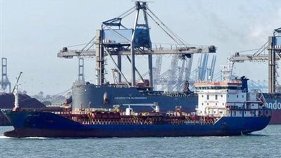 موانئ بورسعيد تسجل دخول وخروج 19 سفينة اليوم