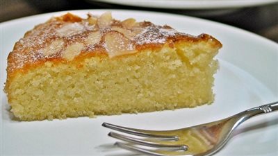 طريقة سهلة لعمل كيك اللوز بدون دقيق