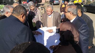 رئيس مياه القليوبية يتابع شكاوي طفح مياه الصرف بأم بيومي (صور) 