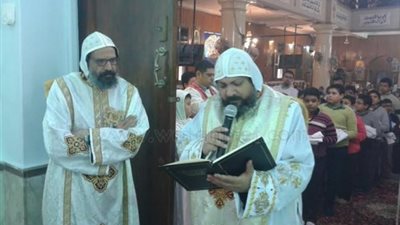 غدا.. الأنبا مكاري يترأس صلاة جنازة القمص صليب وسط وداع أهالي كنيسته بشبرا